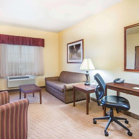 Days Inn By Wyndham Ellis Exterior foto